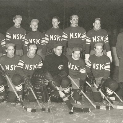 SLM P2016-0181 - Nyköpings Sportklubbs ishockeylag på 1950-talet
