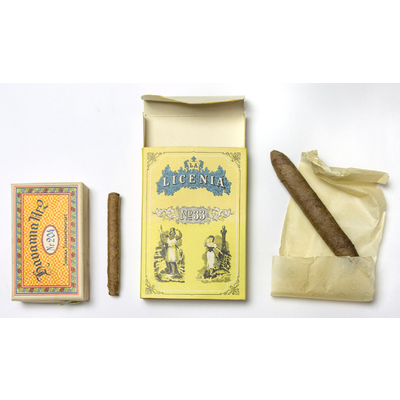 SLM 59348 1-4 - Tobak, cigarr och cigarill i förpackning, från Strängnäs