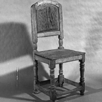 SLM 2631 - Stol med svarvade ben och ryggslåar, från Södra Granhed i Floda socken