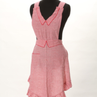 SLM 36677 - Förkläde av mönstrat bomullstyg i rosa och rött från 1900-talets mitt