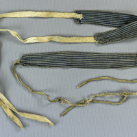 SLM 37330 - Trossbottenfynd från Egelsvik, strumpeband