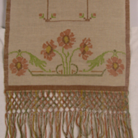 SLM 31921 - Duk av linne med invävt mönster av ulltråd, teknik från Handarbetets vänner