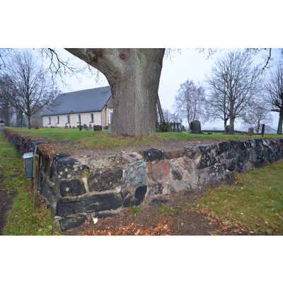 SLM D12-0840 - Renoverad stenmur vid Sköldinge kyrka