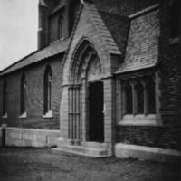 SLM M007430 - Exteriör, kyrkport vid Floda kyrka, 1890-tal
