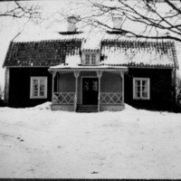 SLM P09-1688 - Helgesta prästgård i snö, foto år 1917