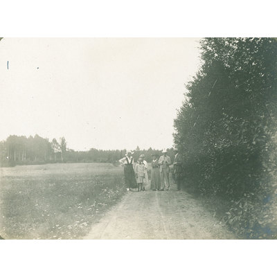 SLM P2013-1951 - Besök på Forsby i Kimstad år 1917