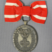SLM 10562 14 - Medalj i silver, Svenska Röda Korset, till Agnes Rosensvärd 1946