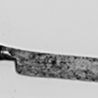 SLM 223 - Kniv med skaft av masurbjörk, från Lunda socken