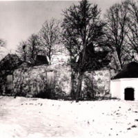 SLM M013151 - Nykyrka kyrka, kyrkoruinen med Nymanska gravkoret år 1928