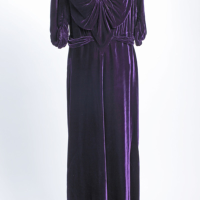 SLM 11380 - Klänning av violett silkessammet, har burits av Elsa Egnell f. 1886
