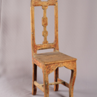 SLM 3461, 3462 - Två stolar i barockstil med inskuren dekor av hjärtan, från Valhalla, Bie i Floda socken