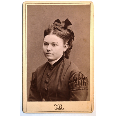 SLM M001103 - Maria Werner, 13 år gammal, år 1876.