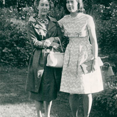 SLM P2015-630 - Karin och Yvonne Wohlin, 1950-talets slut