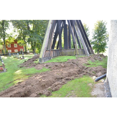 SLM D2021-0690 - Råby-Rönö kyrkogård, grävning vid klockstapeln
