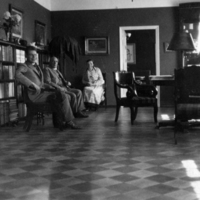 SLM P07-2615 - Eric och Acko Andersson (Axel Bore Andersson)hemma hos Acko i Finland 1928