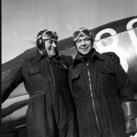 SLM P07-2048 - Flygflottiljen F11, flottiljchef Birger Schyberg och borgmästare Carl Åhman 1942