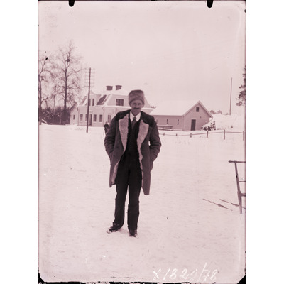 SLM X1820-78 - Porträtt på en man i vinterkläder