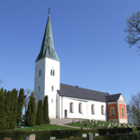 SLM D11-023 - Fogdö kyrkan sedd från kyrkogården.
