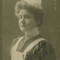 SLM P11-6784 - Elisabeth Zethelius, Hyndevad Skogstorp, i sjuksköterskedräkt år 1906
