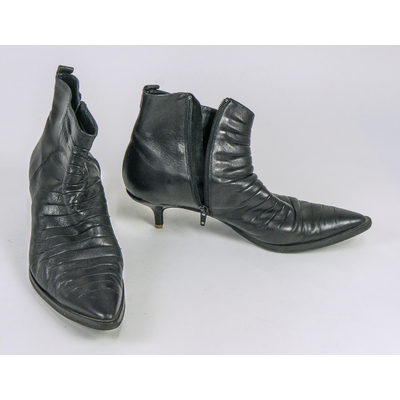 SLM 38030 1-2 - Ros-Mari Länns svarta läderskor