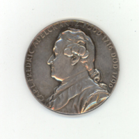 SLM 7133 - Medalj av silver, porträtt av Adelcrantz, Kungliga akademin år 1925