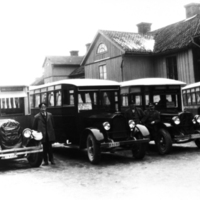 SLM SB-B-2 - Sixten Nyholms handelsgård i Nyköping, använd som busstation under 1930-talet