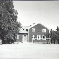 SLM POR53-2748-2 - Glindrans skola med nya lärarbostaden, foto 1953.
