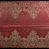 SLM 15435 - Sängöverkast sytt av en kjol