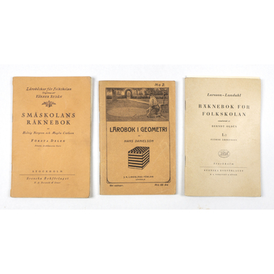 SLM 39933 1-3 - Tre skolböcker i matematik, från Ökna i Floda socken, 1940-tal