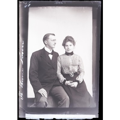 SLM X10-564 - Porträtt på Fr. Anna Norin och en man
