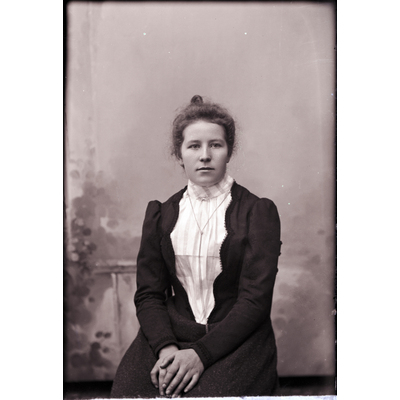 SLM X13-279 - Porträtt, Anna Johansson, Vingåker, 1901