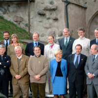 SLM D09-316 - Utrikesministermötet i Nyköping 2001, gruppfoto på Nyköpingshus