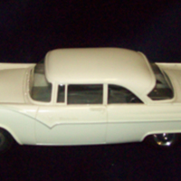 SLM 33946 - Leksaksbil, Ford Victoria Fairline, från 1950-talet