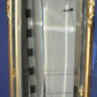 SLM 24576 - Förgylld spegel med glasad bård, tillverkad av Nils Meunier, verksam 1754-97.