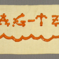 SLM 23051 - Servettväska av linne med broderier och märkt med initialerna 