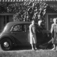 SLM P09-974 - Karin Lamm, Sigrid Lamm och Göran af Klercker, 25 september 1946.