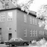 SLM S26-86-34A - Byggnad på Sundby sjukhusområde vid Strängnäs 1986