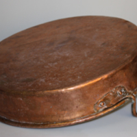 SLM 1831 - Bunke av koppar, försedd med handtag av koppar, från Kila socken