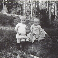 SLM AR10-1052367 - Folke och Evald, Högsjö ca 1921