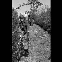 BLM Sba 19790524 a 28 - Kvinna på cykel