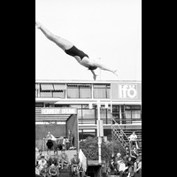 BLM Sba 19790629 b 21 - Kvinna som hoppar simhopp