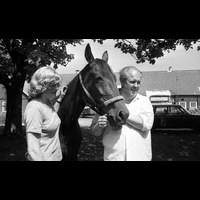 BLM Sba 19790604 a 15 - Man och kvinna med häst