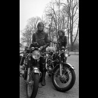 BLM Sba 19790428 b 19 - Kvinna och man med motorcyklar