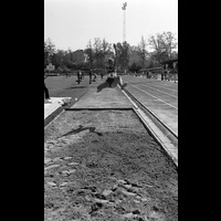 BLM Sba 19790526 b 09 - Kvinna som tränar längdhopp