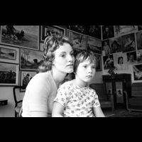 BLM Sba 19740503 b 12 - Kvinna med barn