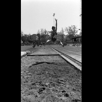 BLM Sba 19790526 b 11 - Kvinna hoppar längdhopp