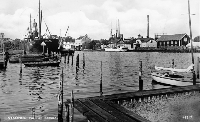 Parti av hamnen Nyköping. Fototid: 1912-1956.