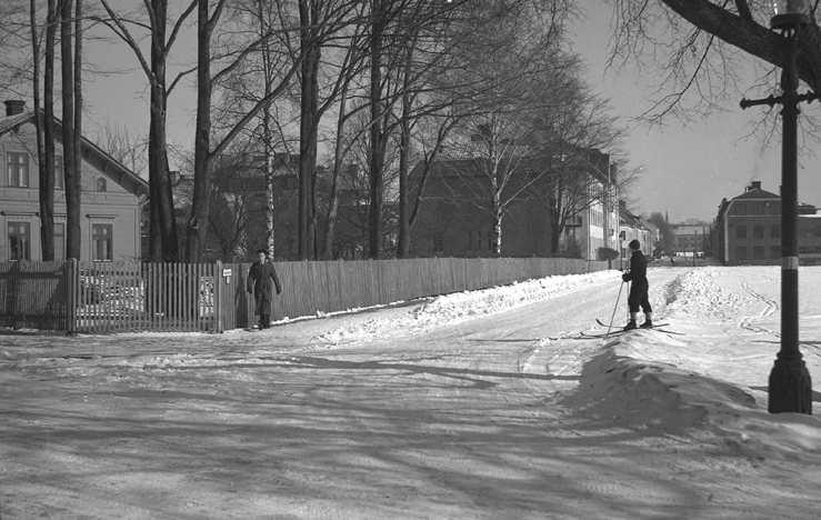 Hörnet Kungsgatan-Järnvägsgatan. Fototid: 1941.