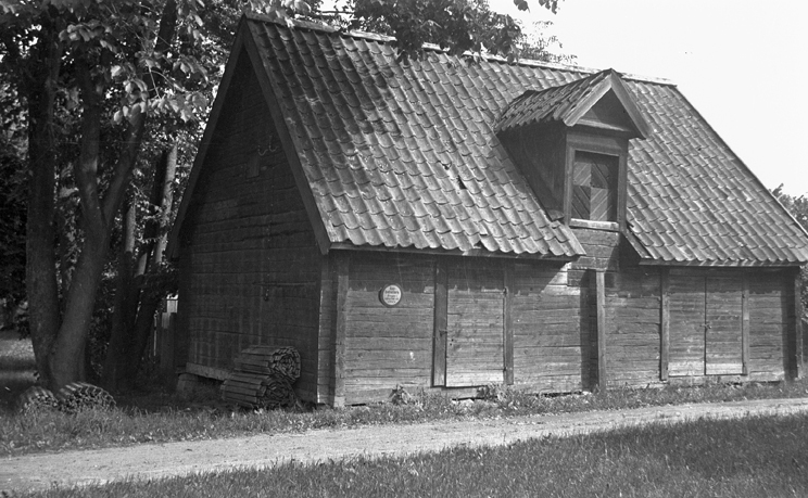Gammalt magasin vid Nyköpingshus. Fototid: 1922...