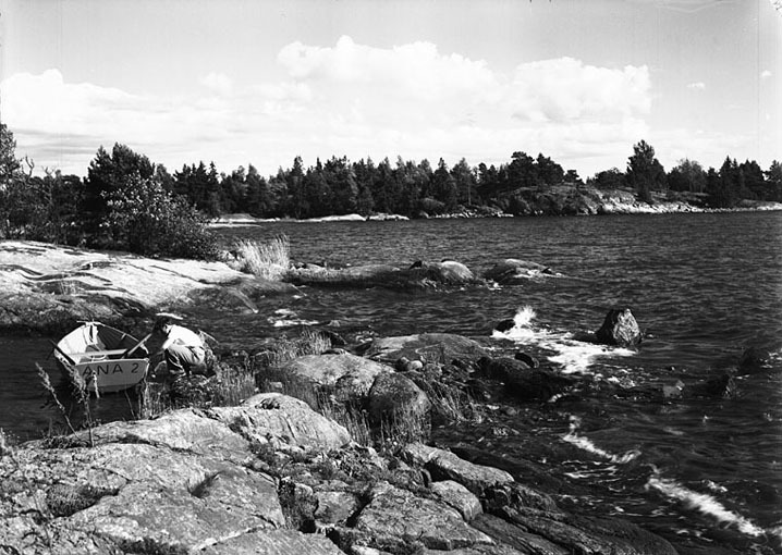 Vy över skärgården.  Fototid: 1935-1987.